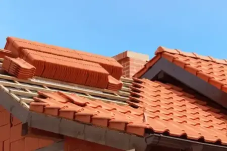 Pose et rénovation de toiture en tuiles à Monségur